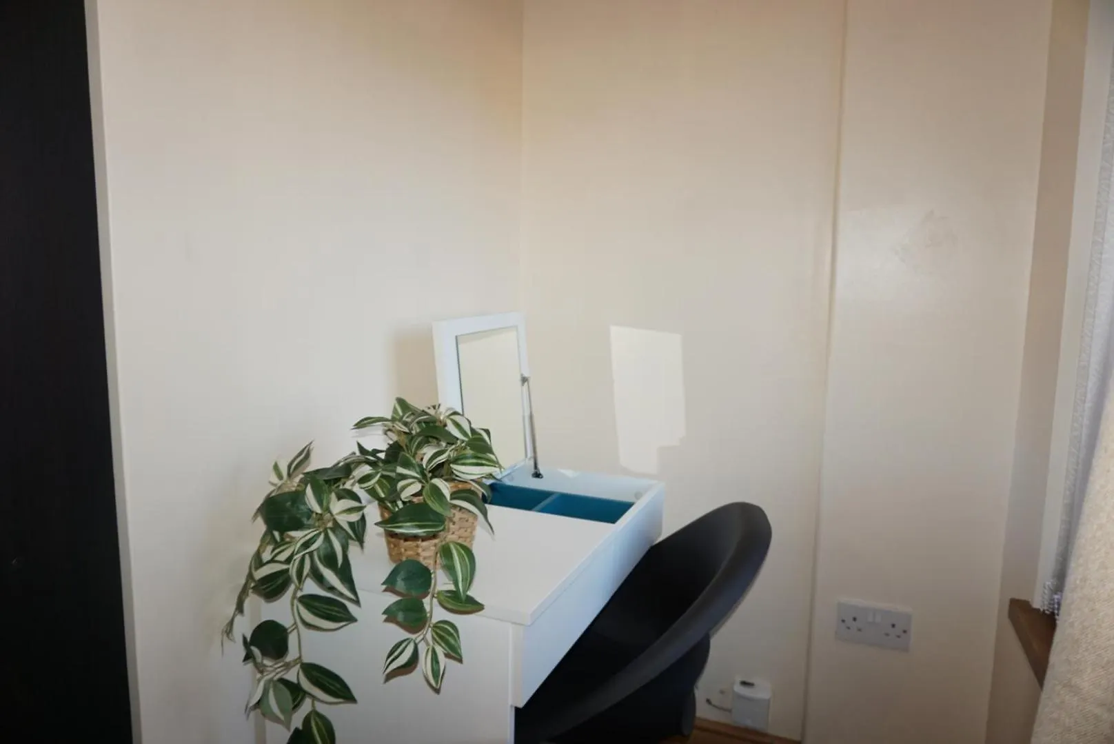 Laxey Place Maisonette East Belfast -Private Parking, Transport Links 0*,  United Kingdom