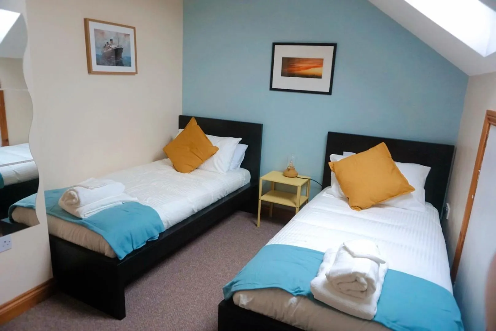 Laxey Place Maisonette East Belfast -Private Parking, Transport Links 0*,  United Kingdom
